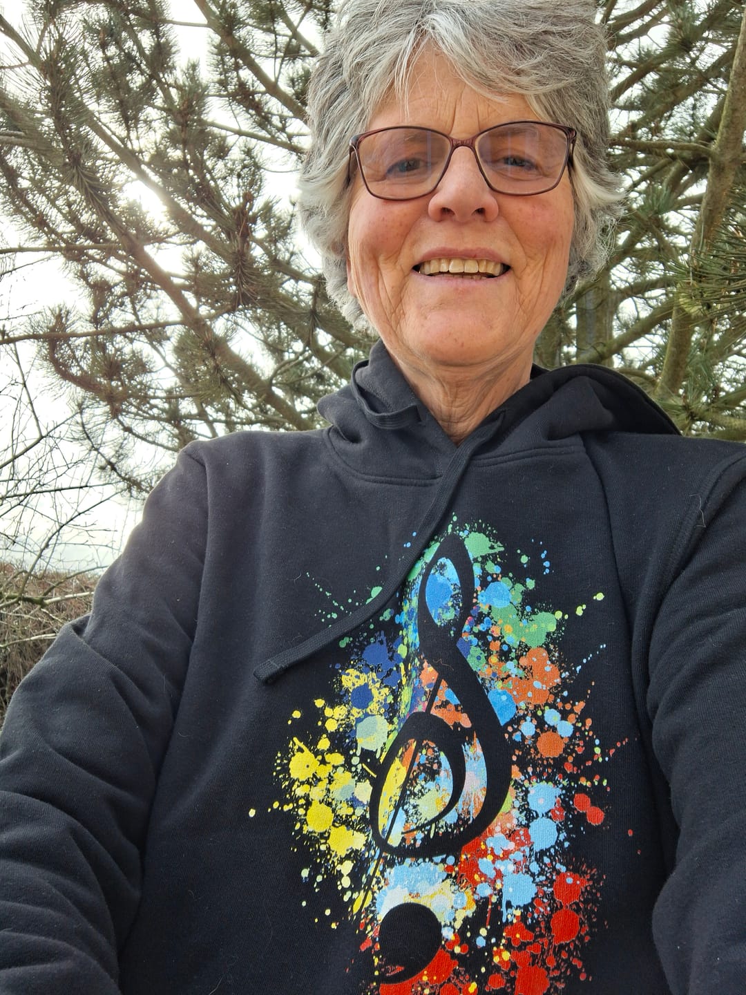 Customer photo review of Violinschlüssel Splash Design – Premium Bio Hoodie