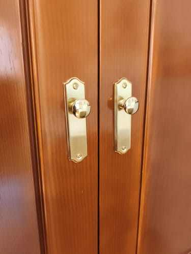 Customer photo review of Pomo dorado satinado modelo 1101 medidas 125x32 para puertas de armario