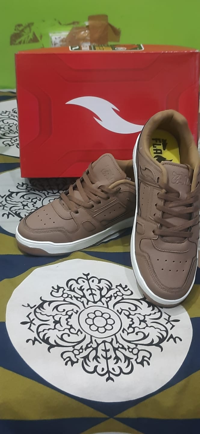 Customer photo review of CLUB Brown