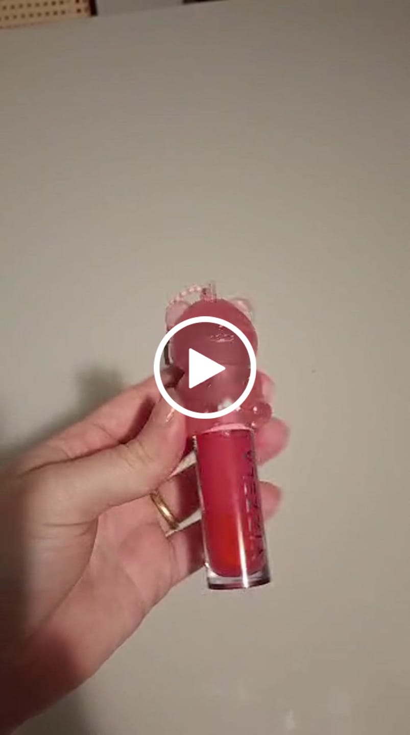 Customer video review of Lip Oil Gummy Panda – VIZZELA