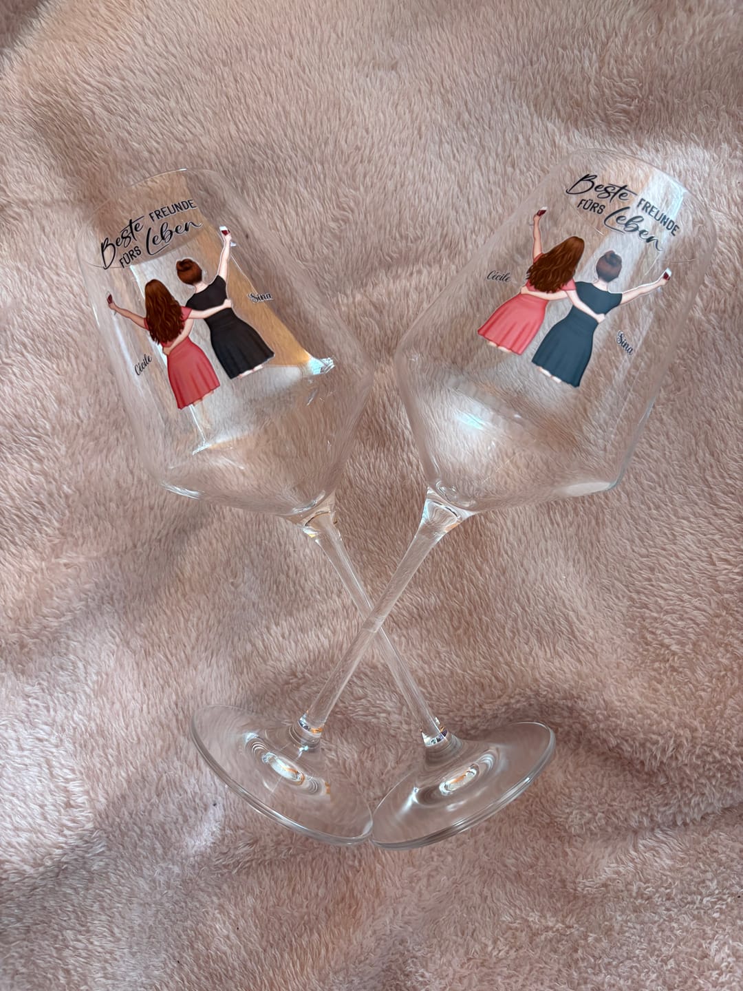 Customer photo review of Freundinnen - Personalisiertes Weinglas für Besties und Schwestern mit Illustration