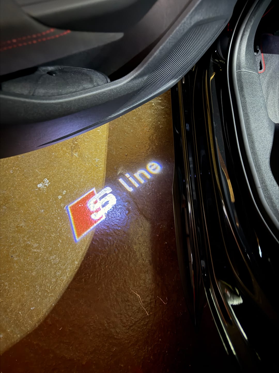 Customer photo review of Projecteur Led Porte Logo Audi