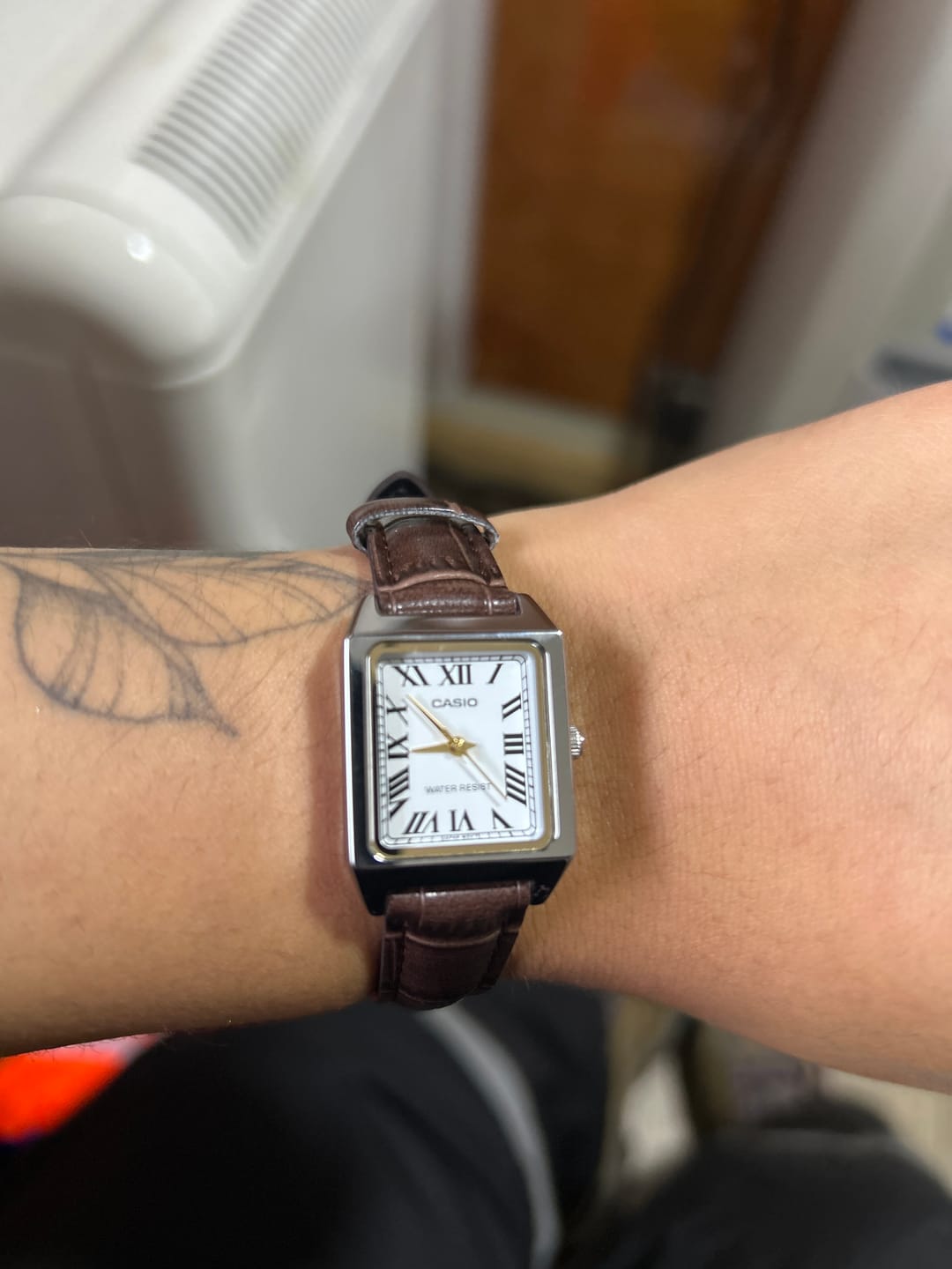 Customer photo review of Reloj Casio Tank Análogo LTP-V007L-7B2UDF Cuero Dial Blanco