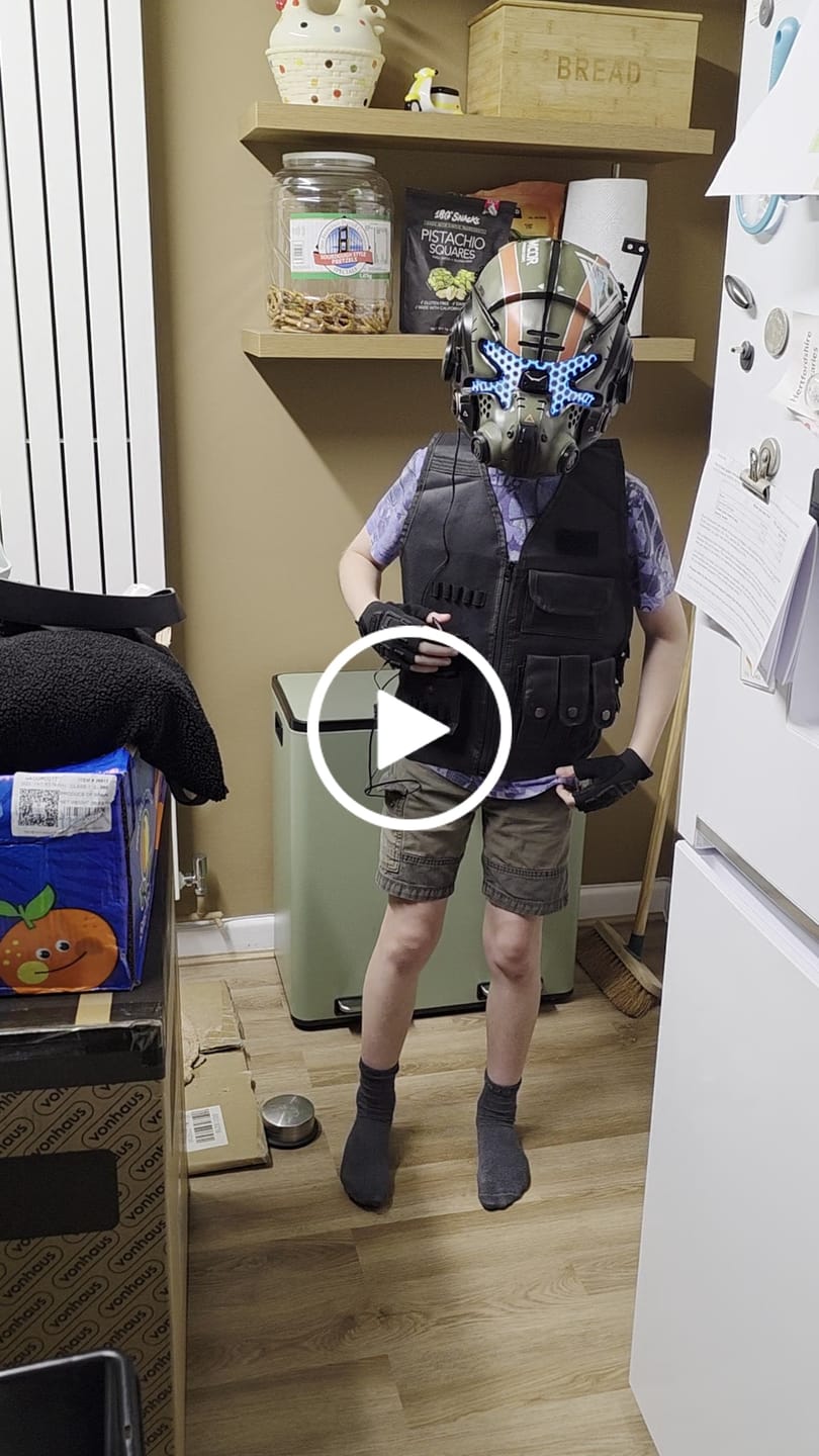Customer video review of Titanfall 2 Helmet Jack Cooper LED Resin Helmet