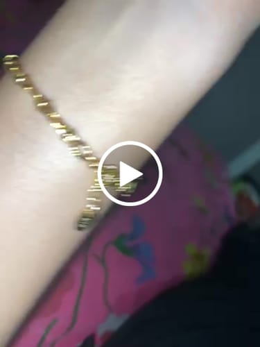 Customer video review of Pulsera Charm Bar