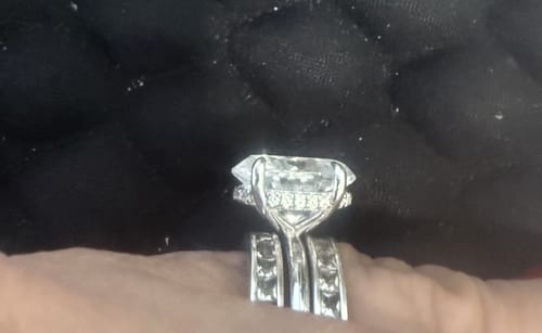 Customer photo review of Louily Moissanite Classic 2.0~5.5 Carat Oval Cut Engagement Ring