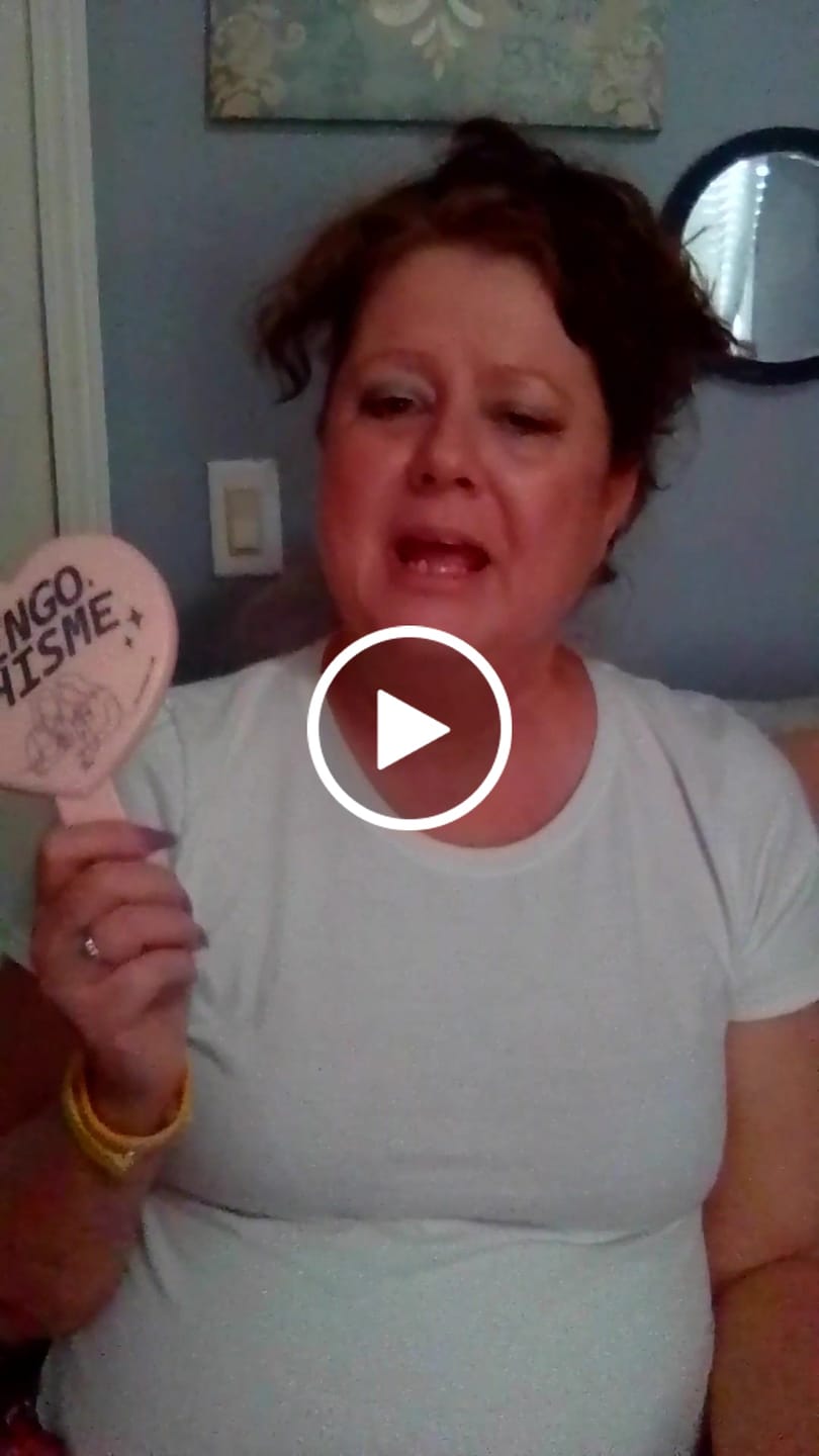 Customer video review of 'Tengo Chisme' -  Pink Heart Shaped Makeup Hand Mirror Travel Friendly (LIMITED EDITION)