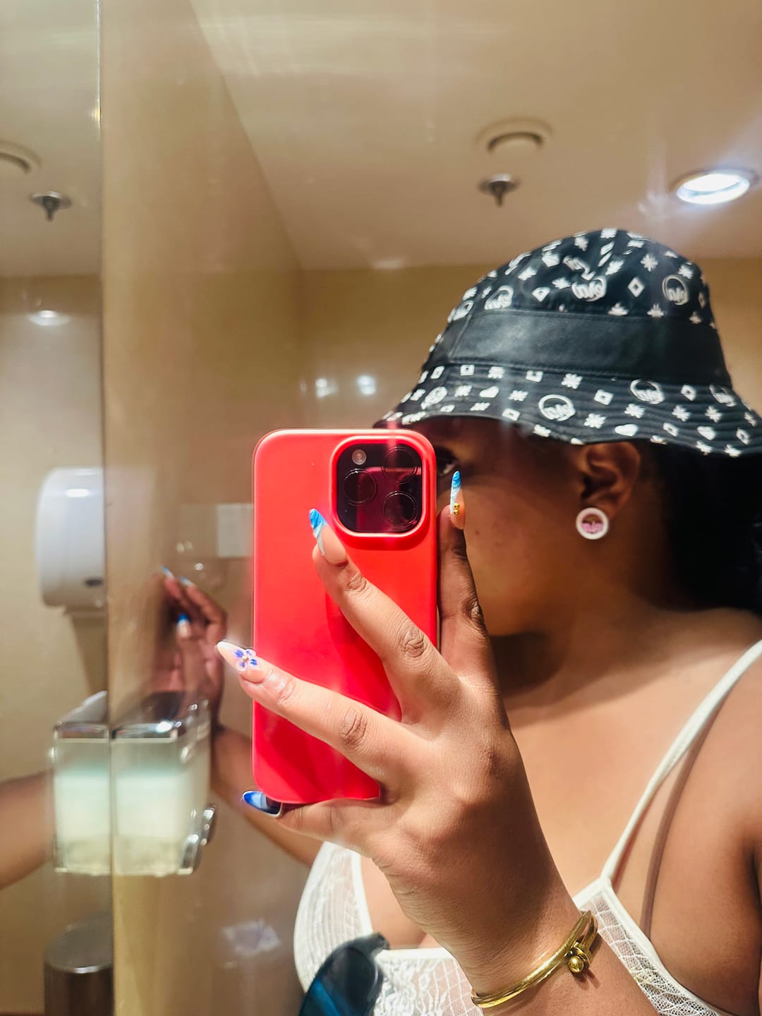Customer photo review of Billy Bucket Hat