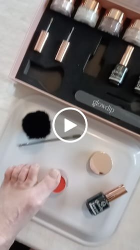 Customer video review of Glowdip Allt-i-ett Manikyrset