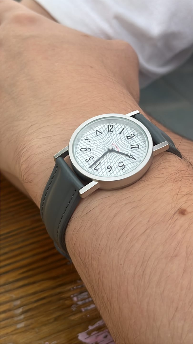 Customer photo review of Reloj Análogo Philosophers Guild Relatividad de Einstein 33 mm