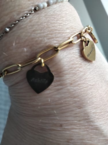 Customer photo review of Bracelet avec pendentifs cœur personnalisés