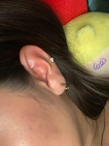 Customer photo review of Piercing 3 Petalos Redondos