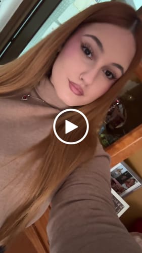 Customer video review of KosmaLash® | Sérum Crecimiento & Anticaída