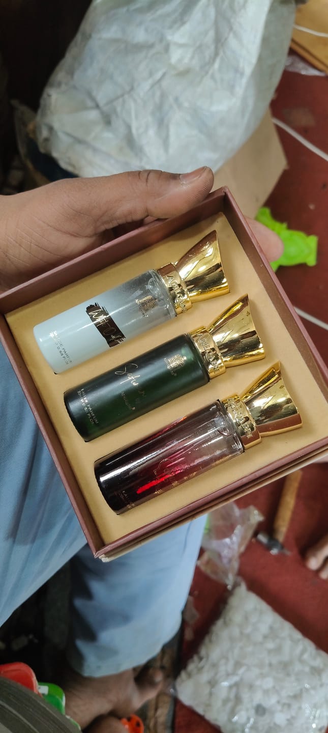 Customer photo review of Captivating Trio 3 Pcs Set Of Premium Perfume Spray