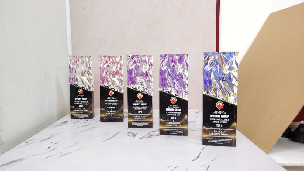 Customer photo review of Design H Crystal Trophy