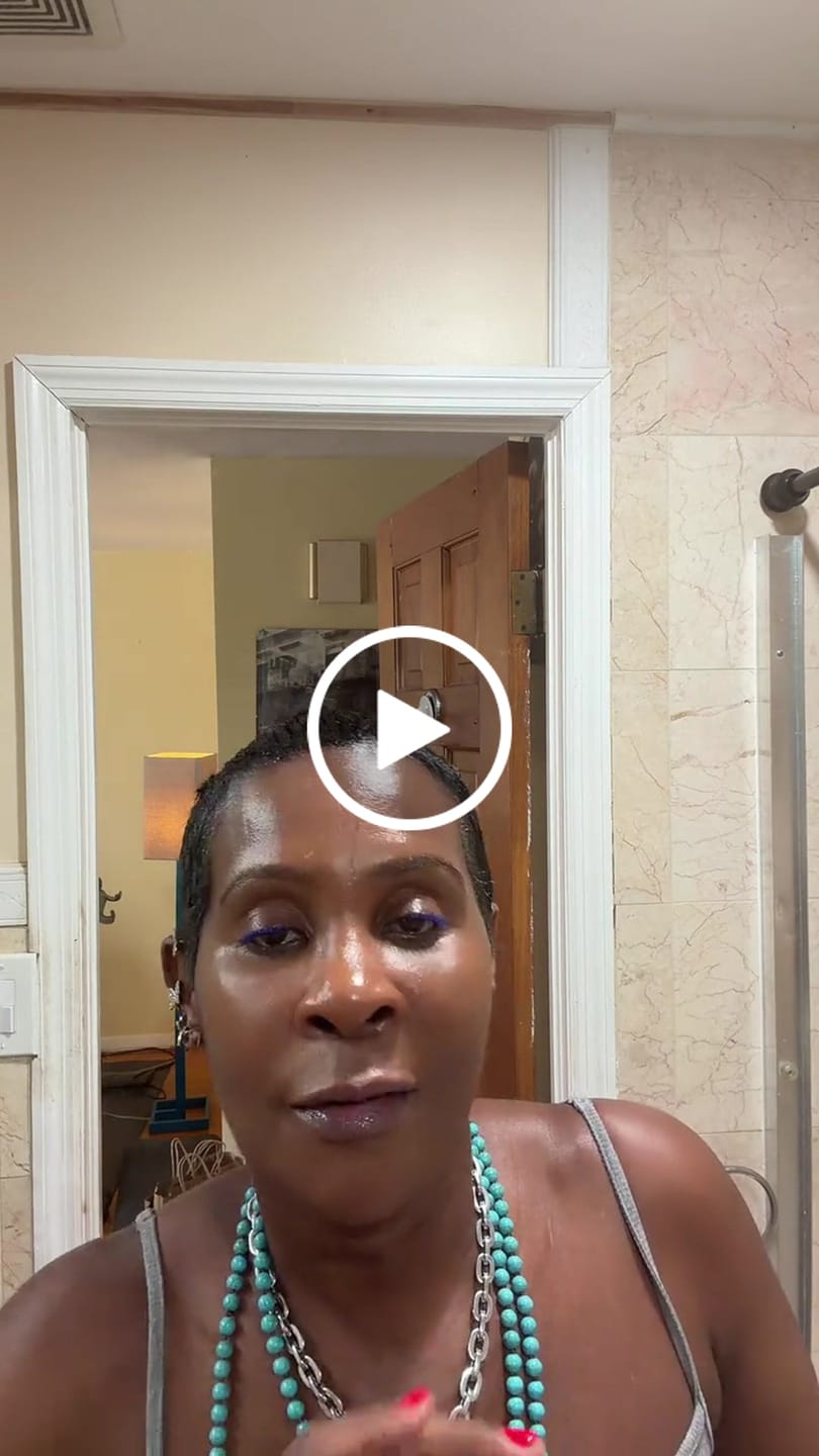 Customer video review of DETOXIFYING BODY SCRUB