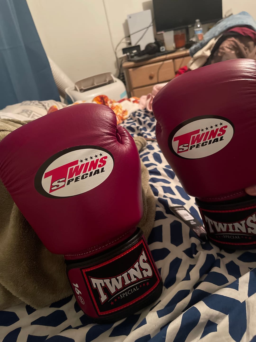 Customer photo review of Twins Special BGVL3 Maroon Velcro Boxing Gloves