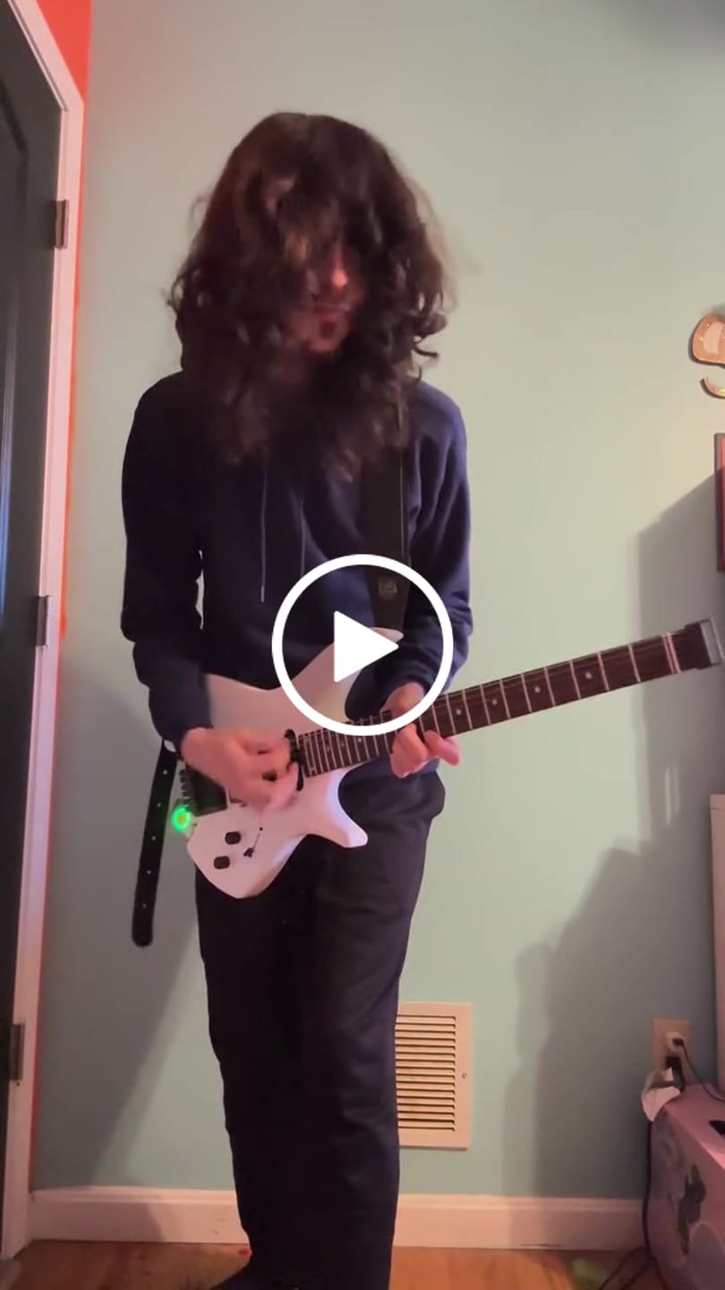 Customer video review of Donner HLX-500 Guitare Électrique Moderne Sans Tête【ancienne réf. NHL-500】