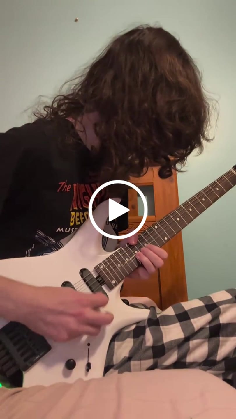 Customer video review of Donner HLX-500 Guitare Électrique Moderne Sans Tête【ancienne réf. NHL-500】