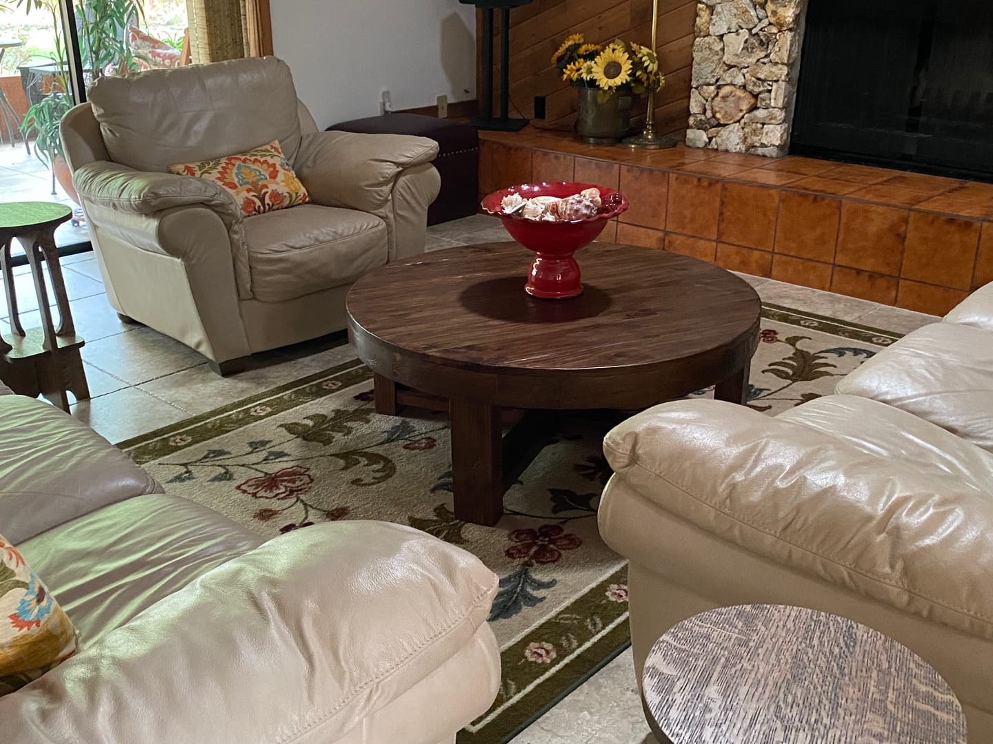 Customer photo review of Round Oak Coffee Table – Rustic Reclaimed Wood Farmhouse Furniture