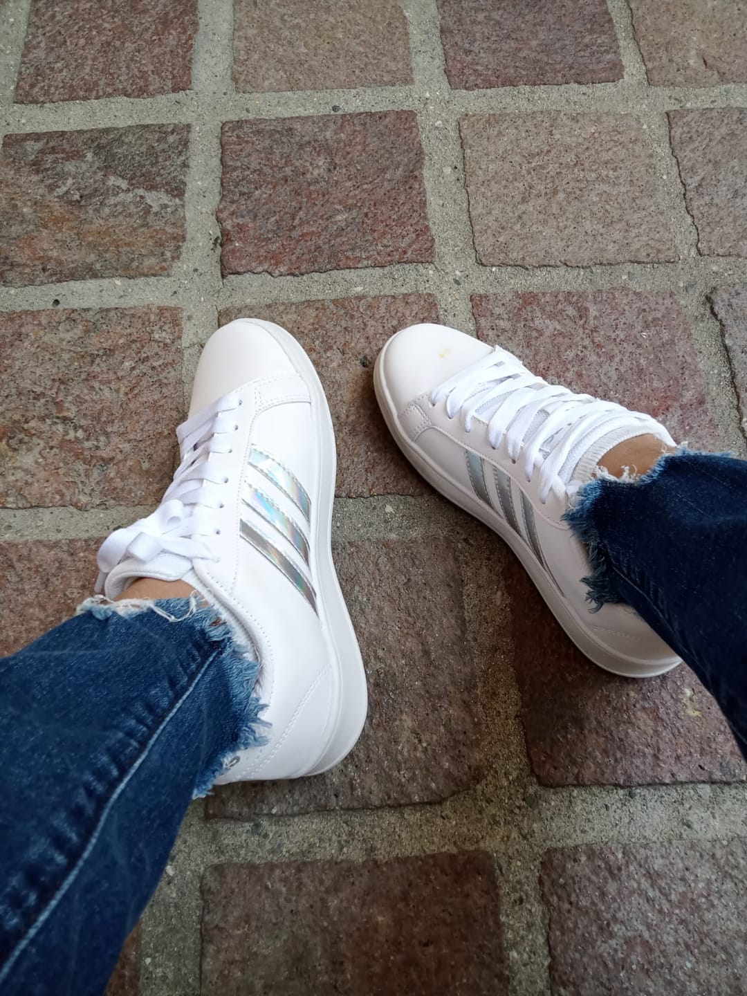 Customer photo review of Tenis Neo Grand Court Blanco Plata