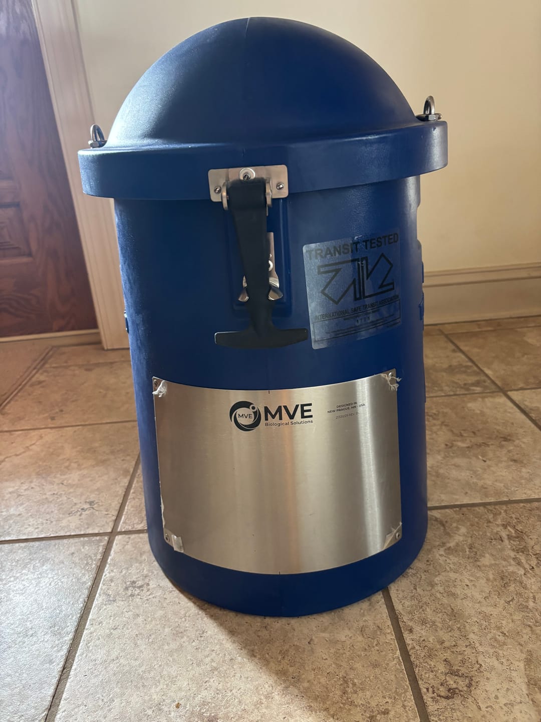 Customer photo review of MVE NEXT GENERATION SC 4/2V Vapor Shipper with Mushroom _ Three (3) Year Vacuum Warranty _ 280 straws, hold time 19 days