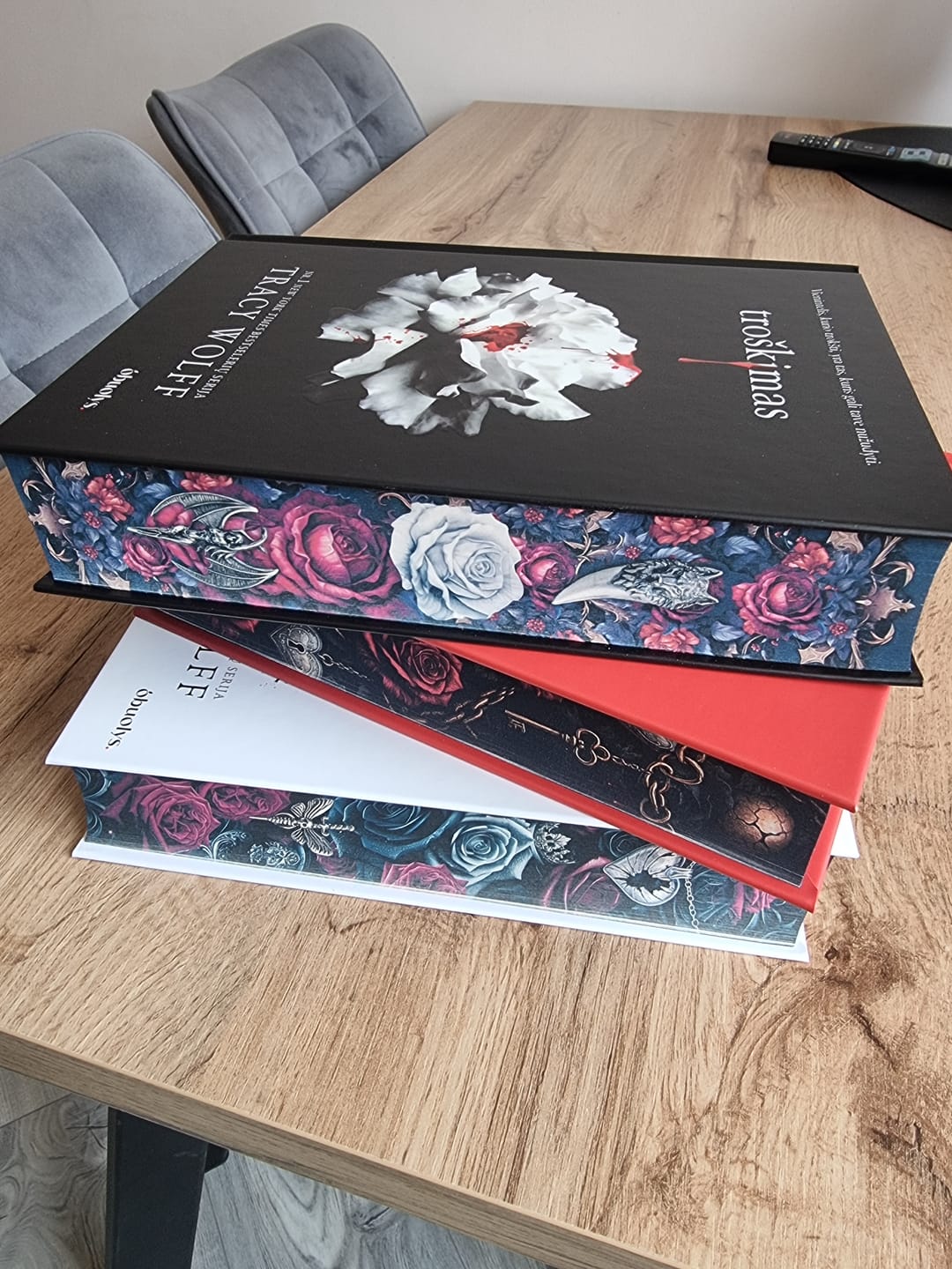Customer photo review of Troškimas: Nr. 1 New York Times bestseleris – kolekcinis 600 psl. leidimas kietais viršeliais