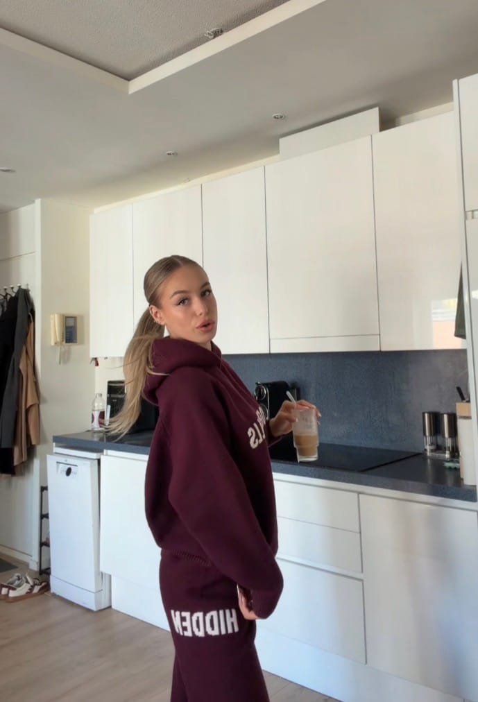 Customer photo review of KNIT HOODIE DARK PLUM