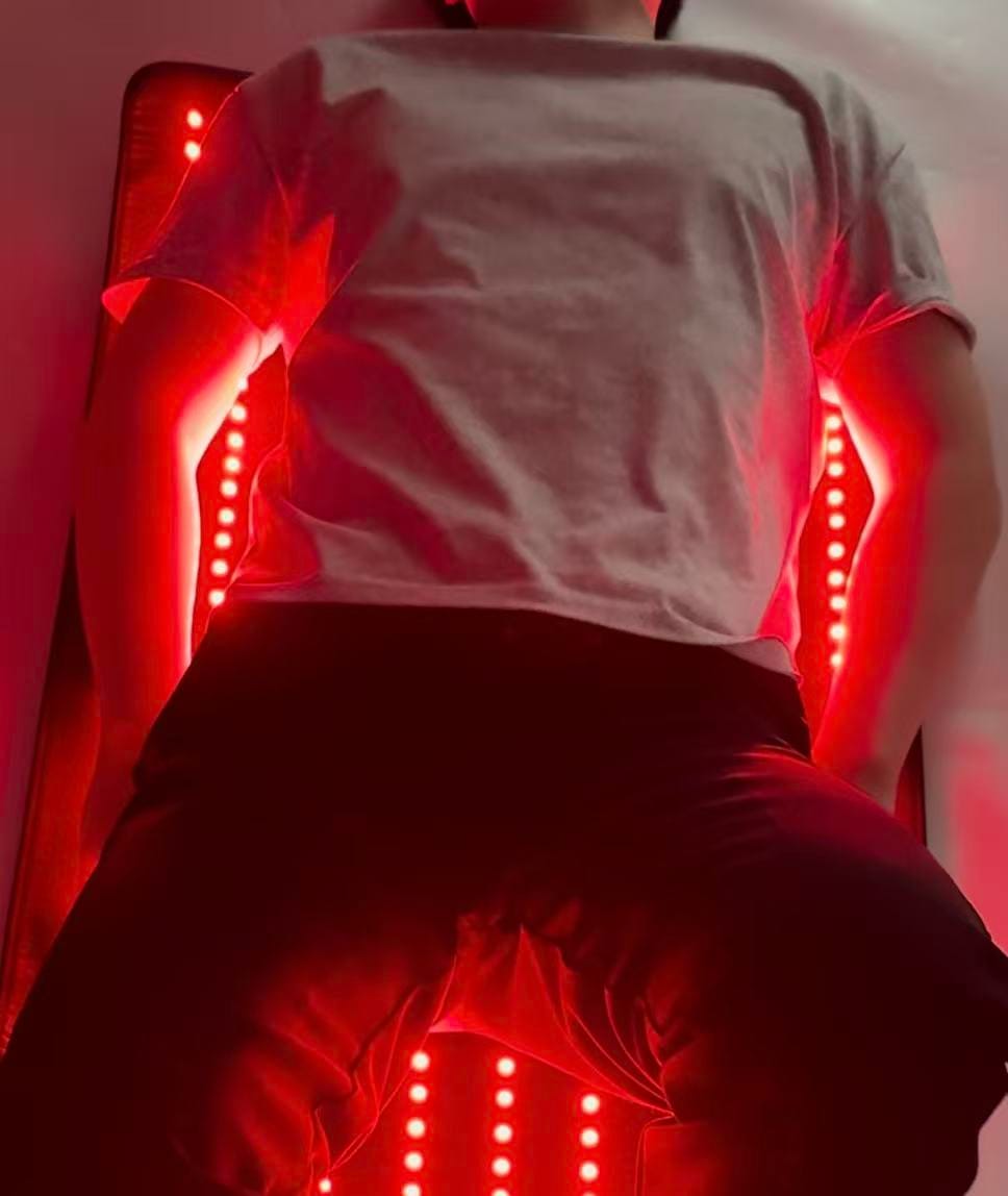Customer photo review of LUMYHEALTH™ Red Light Therapy Mat with a Cozy Headrest