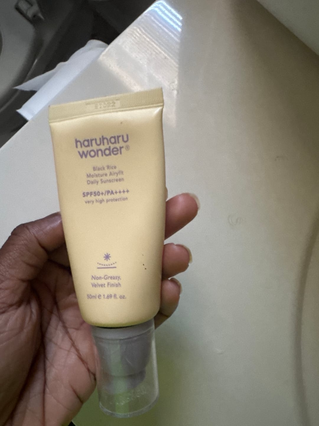Customer photo review of Moisture Airyfit Daily Sunscreen SPF50+/PA++++ / Unscented