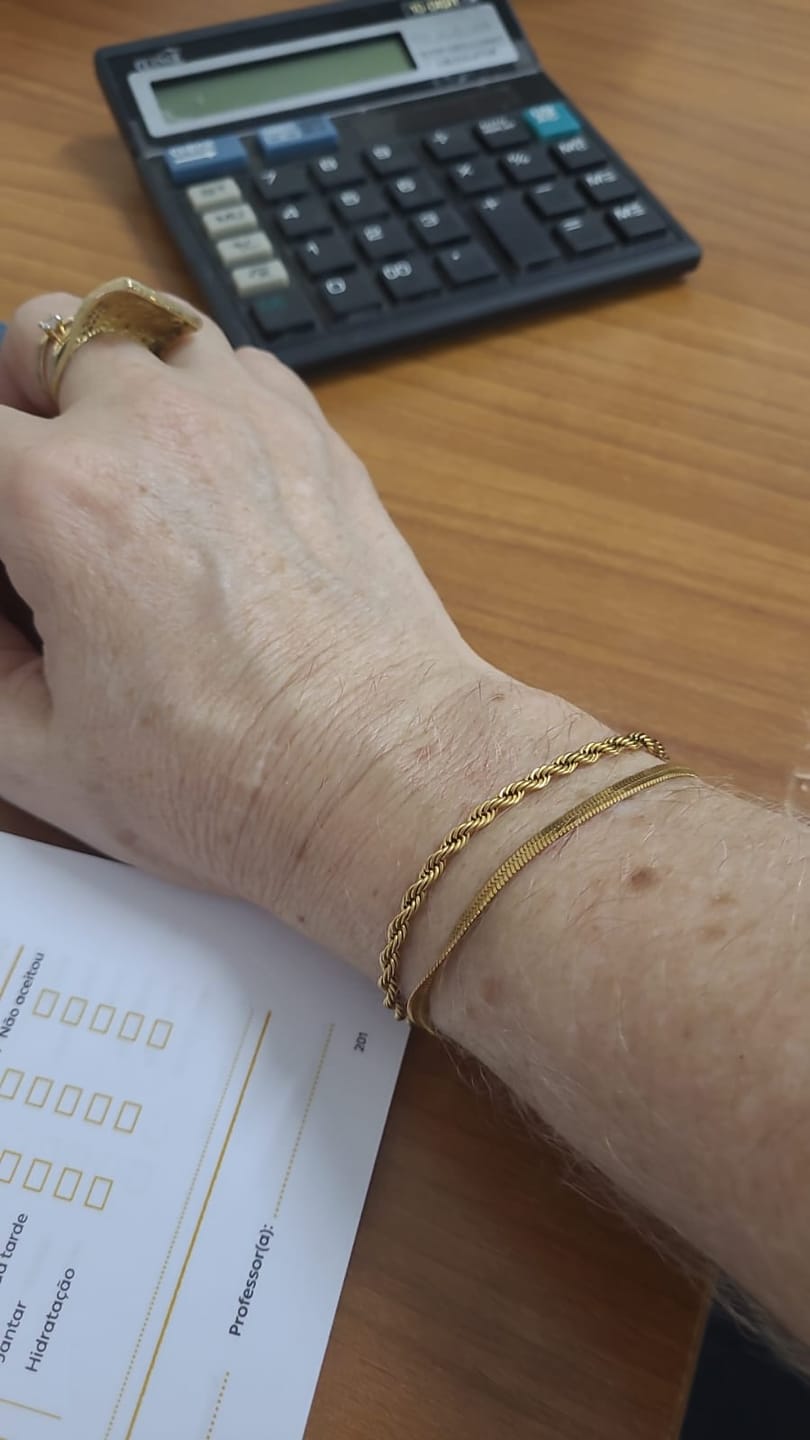 Customer photo review of Kit Pulseiras Essential Banhado em Ouro 18K