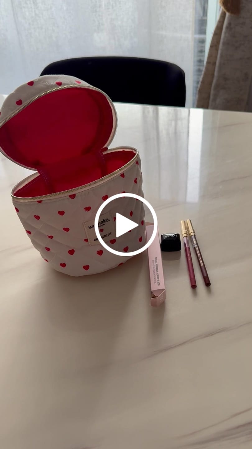 Customer video review of VANITY WOMAKE x CHARLOTTELOVE