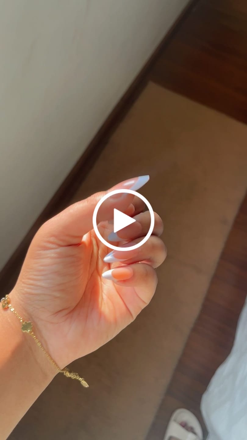 Customer video review of Dainty Flower Bracelet