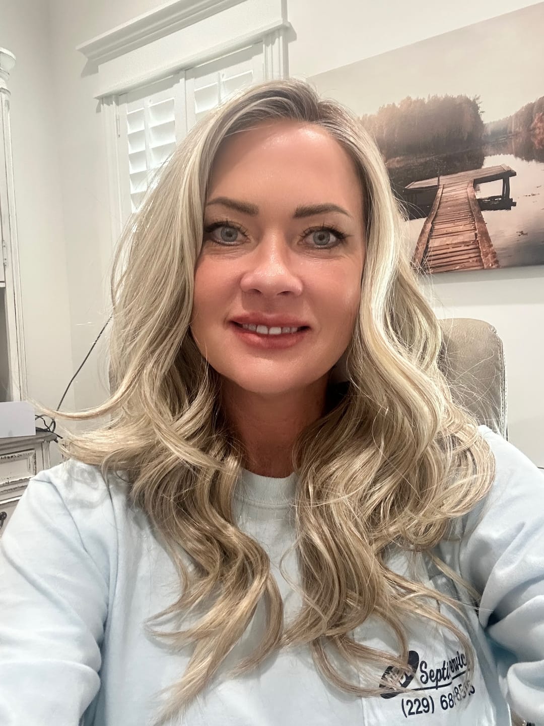 Customer photo review of PRETTY POISON - Sandy Blonde