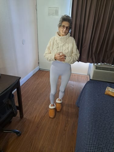 Reviewer showing the full-body fit of the light-colored 3D Anti-Cellulite Leggings indoors.