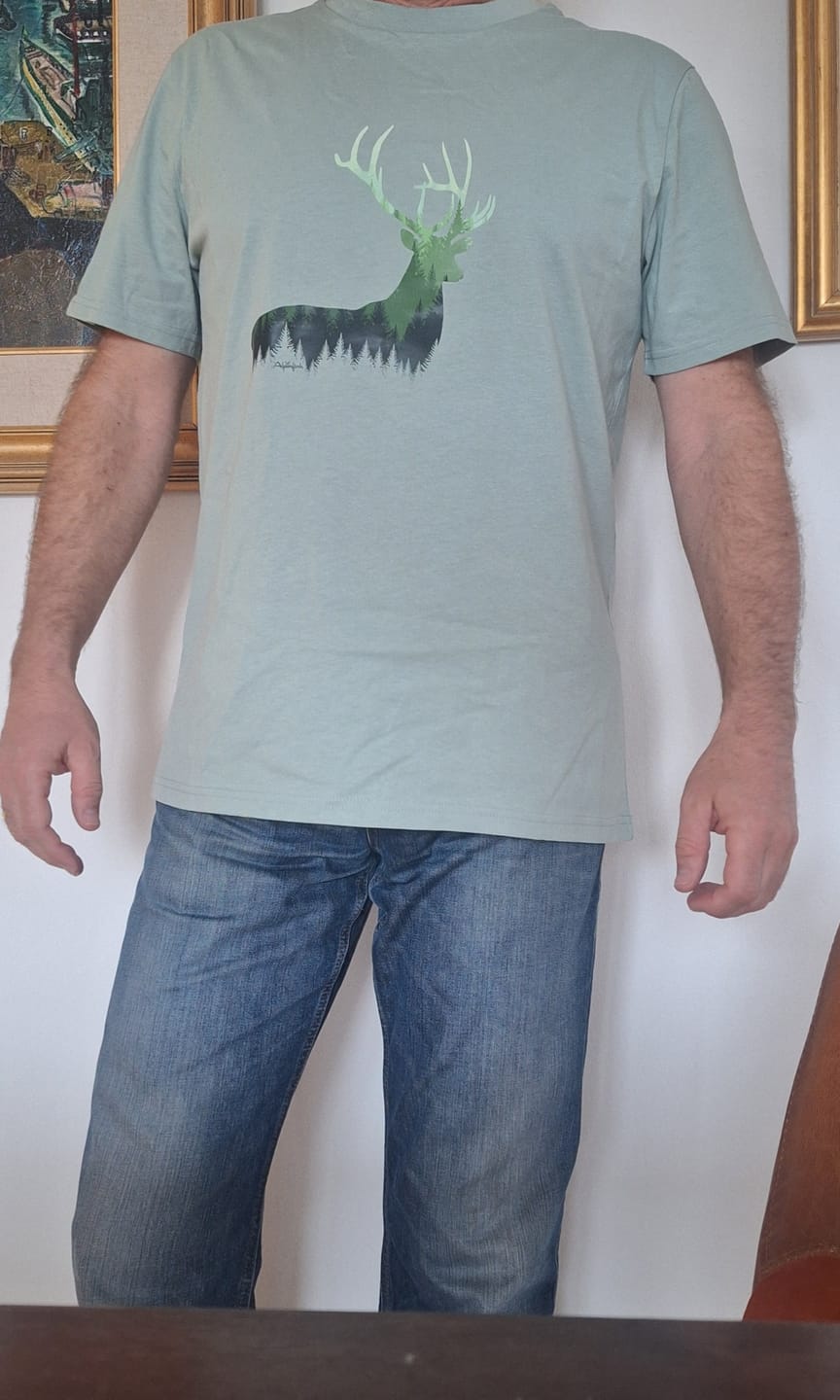 Customer photo review of Hirsch im Wald – Unisex Premium Organic T-Shirt