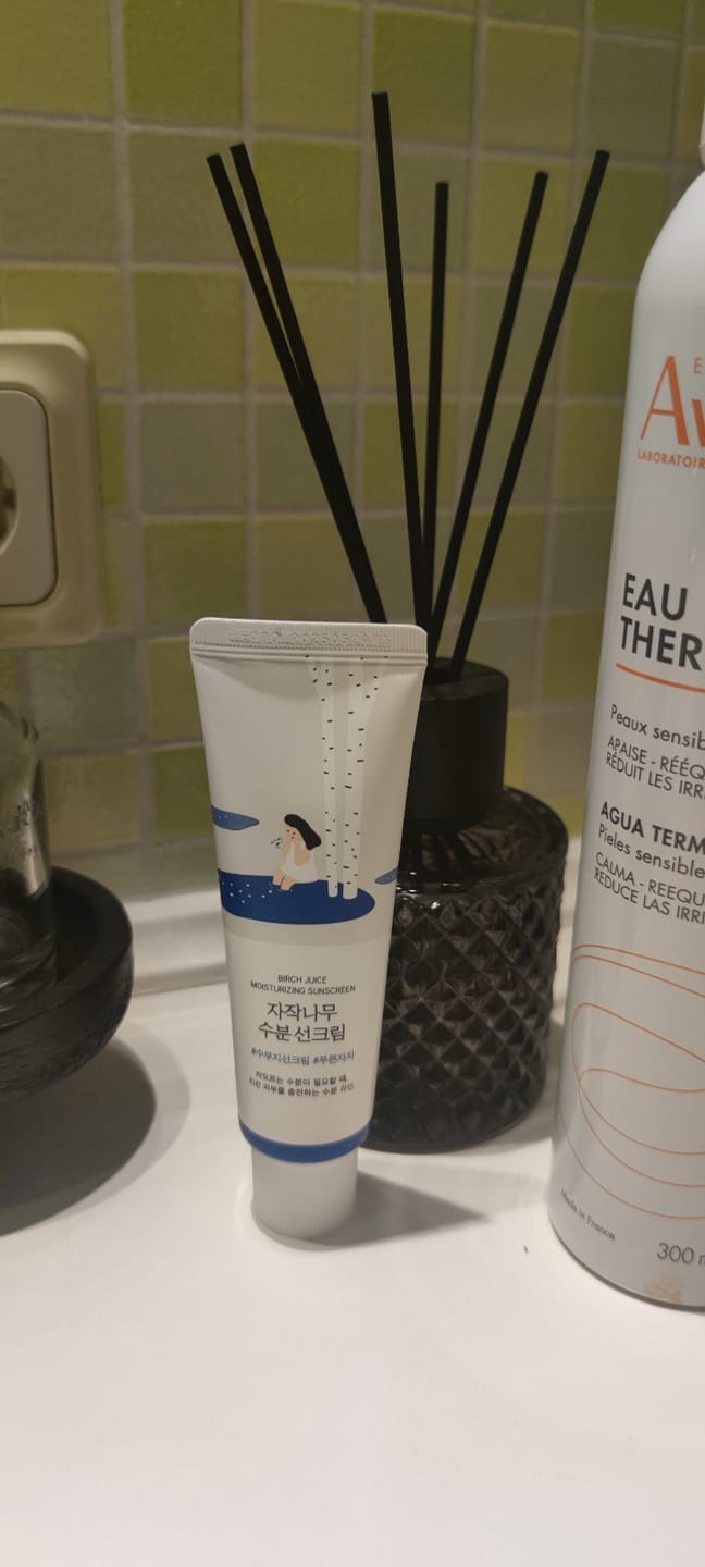 Customer photo review of Mitrinošs saules aizsargkrēms ar bērzu sulu Round Lab Birch Juice Moisturizing Sunscreen SPF50+ PA++++