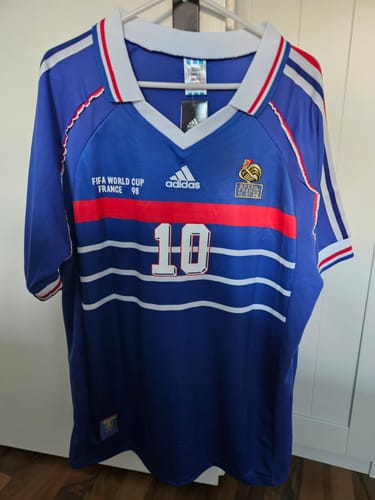 Customer photo review of Zinedine Zidane France 1998 World Cup Retro Football Jersey Maillot Trikot Soccer Shirt