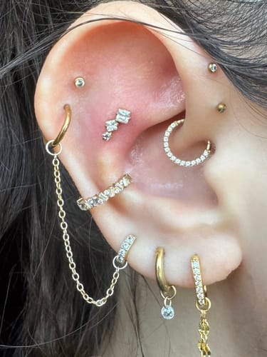 Customer photo review of ESME Scattered Crystal Cartilage Hoop (10mm)