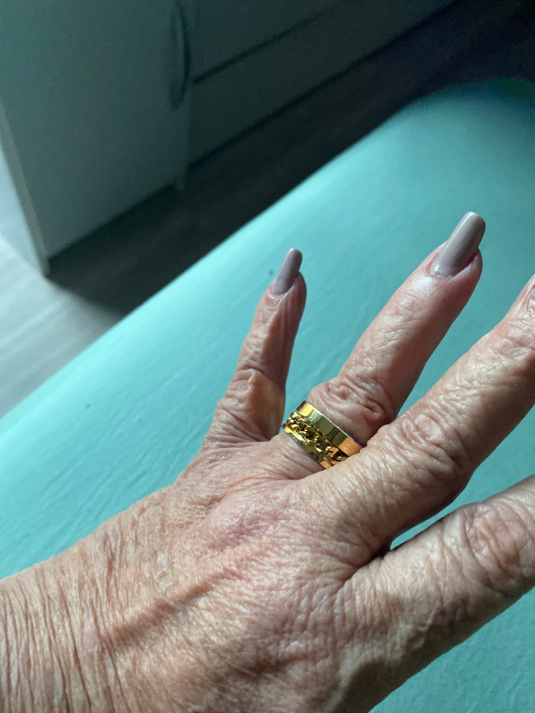 Customer photo review of Anel Elos Zircônia Banhado em Ouro 18K