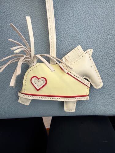 Customer photo review of HM Rodeo Robeo Heart PM Charm Beige mix Light Yellow Lambskin