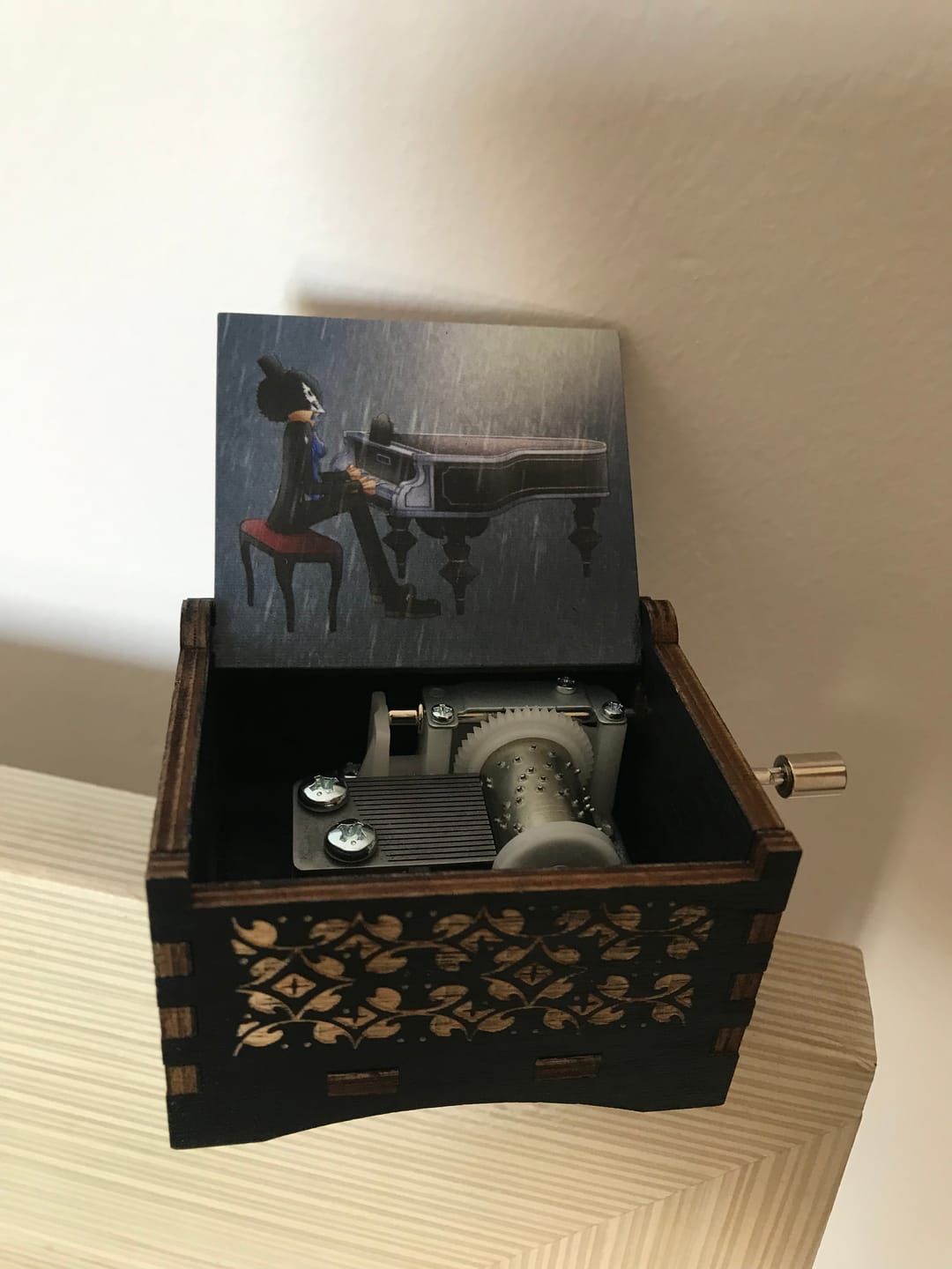 Customer photo review of Binks'Sake Vintage Wooden Music Box