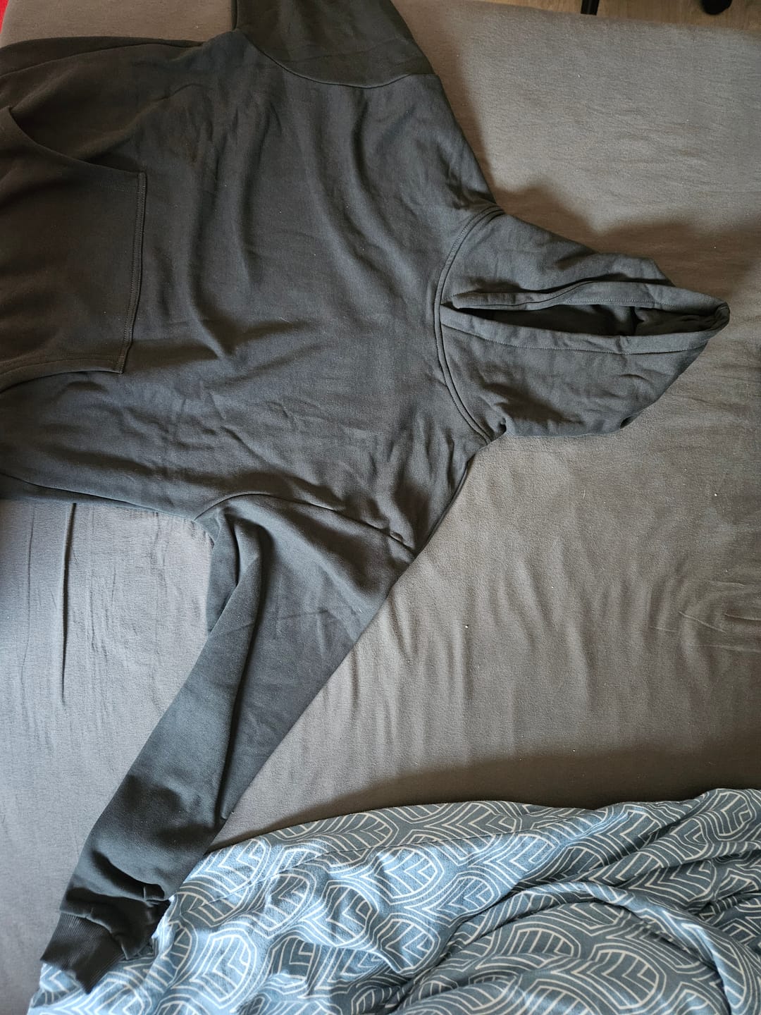 Customer photo review of Hoodie Premium Blanks 330GSM Dark Grey