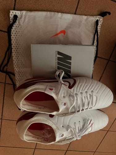 Customer photo review of TIEMPO LEGEND 10 ELITE FG CHROMATIC - BLANC/MULTICOLOR