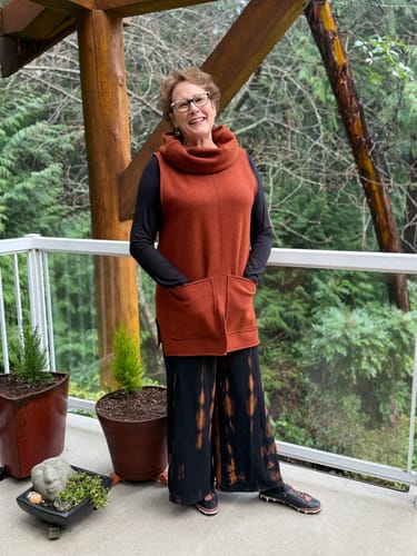 Customer photo review of Short Cowel Vest - Merino