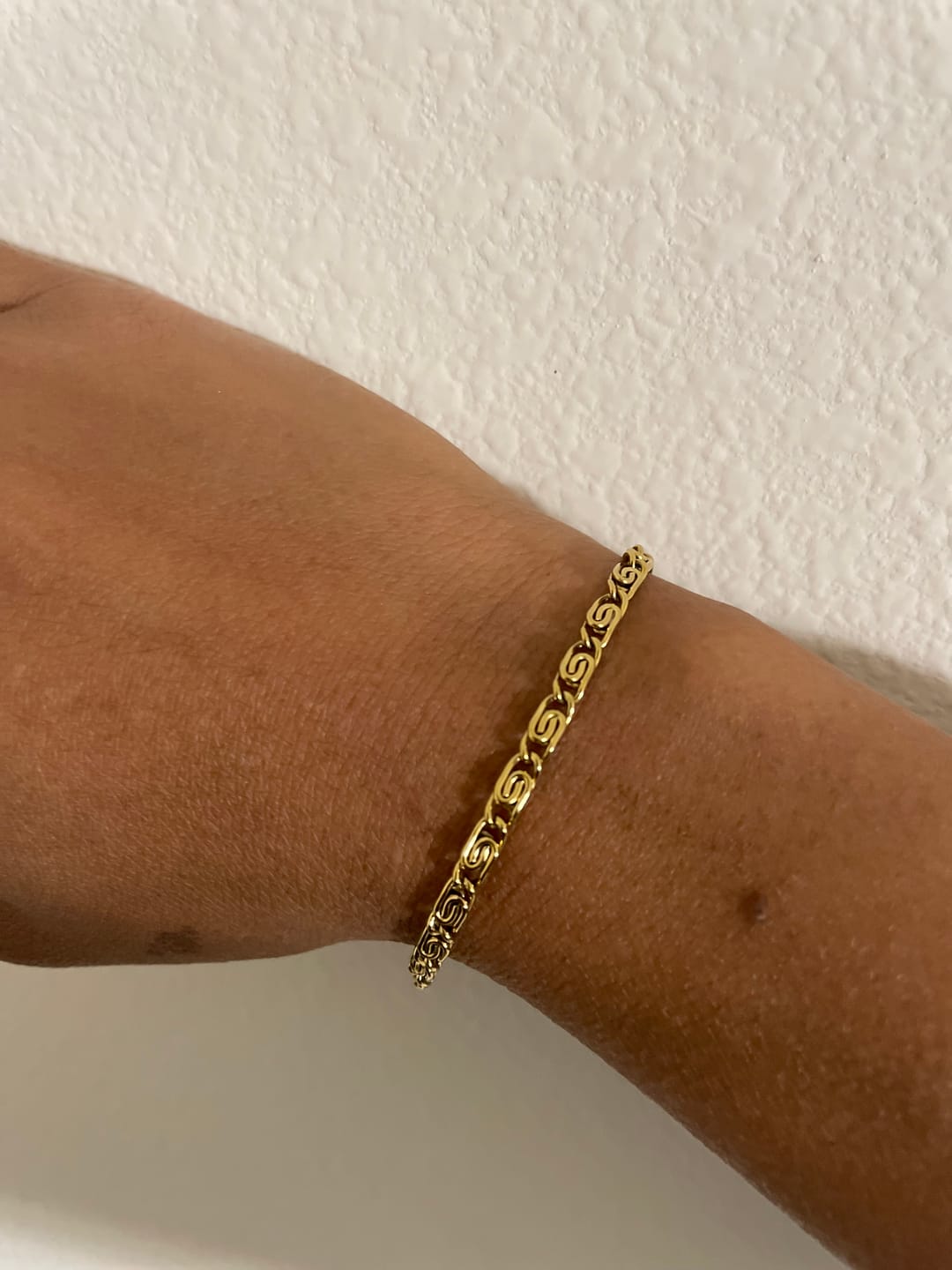 Customer photo review of Gold Swirl Link Chain Bracelet