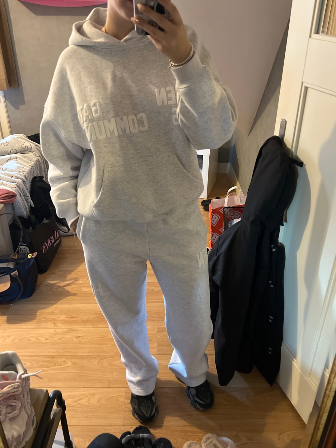 Customer photo review of GATED COMMUNITY STRAIGHT LEG SWEATPANTS LIGHT GREY