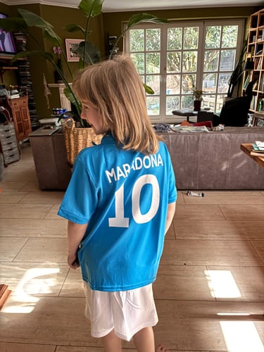 Customer photo review of Diego Armando Maradona 10 - Napoli 1986 1987 Retro Football Jersey Trikot Maillot Maglia