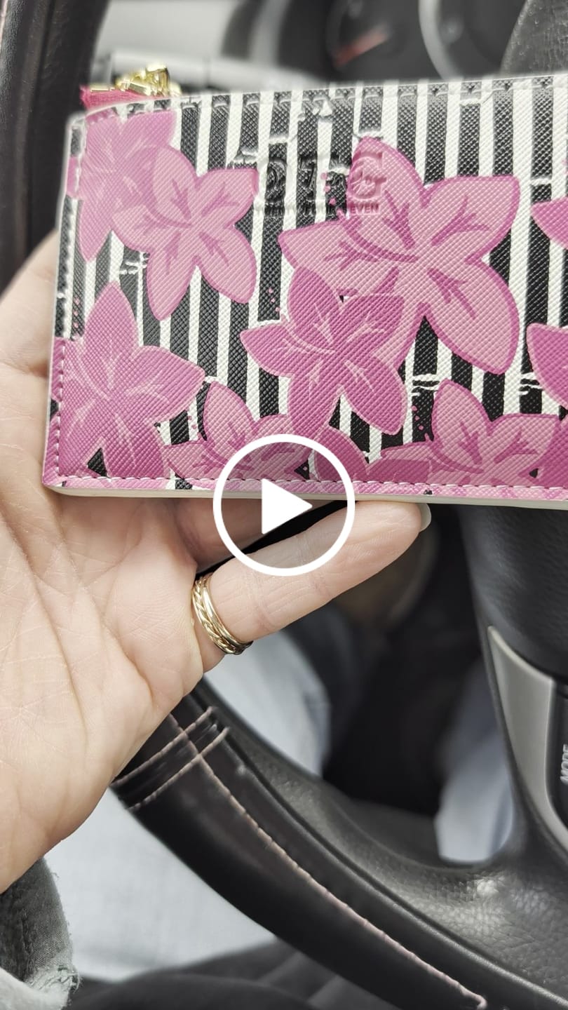 Customer video review of Card Case Beth Hibiscus