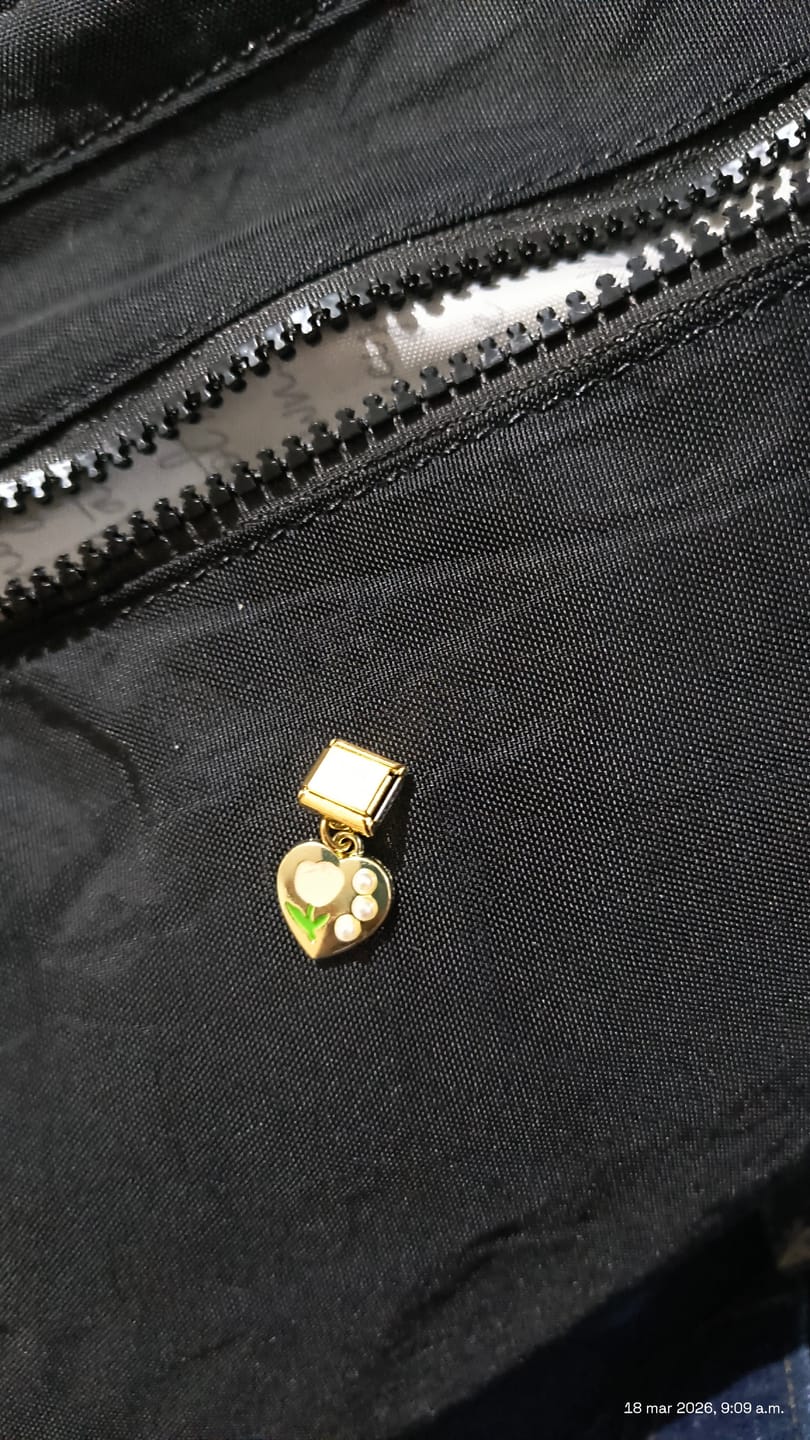 Customer photo review of Charm Corazon flor